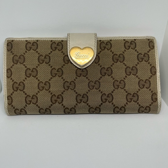 Gucci Handbags - GUCCI Wallet (preowned) 👌 600+ value 💰
